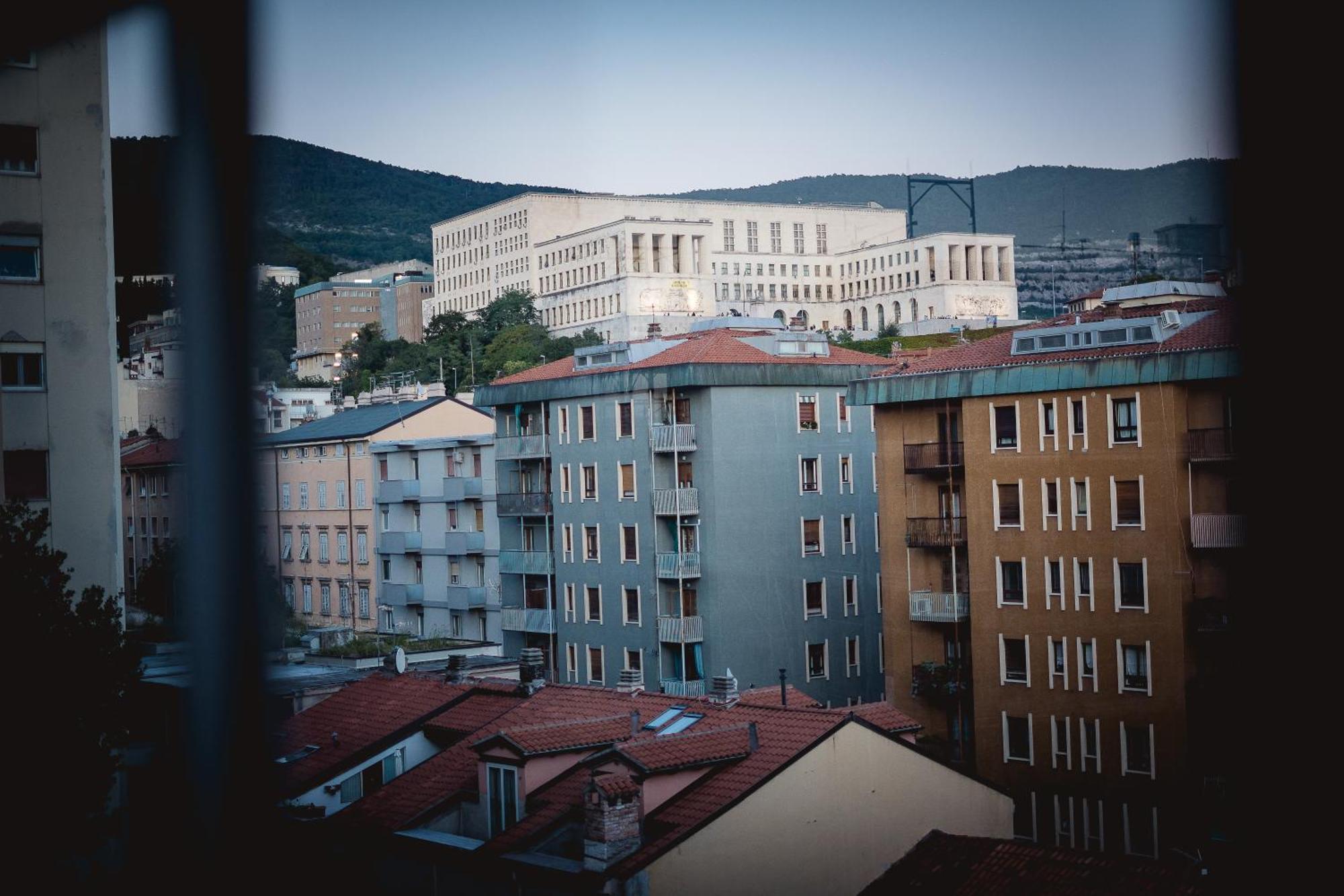 5Min Stazione Centrale Appartamento Con Terrazza Triëst Buitenkant foto